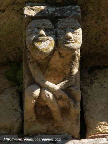DETALLES EN LAS ARQUIVOLTAS